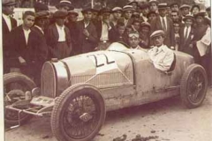 Año 1927. Carrera de coches.
